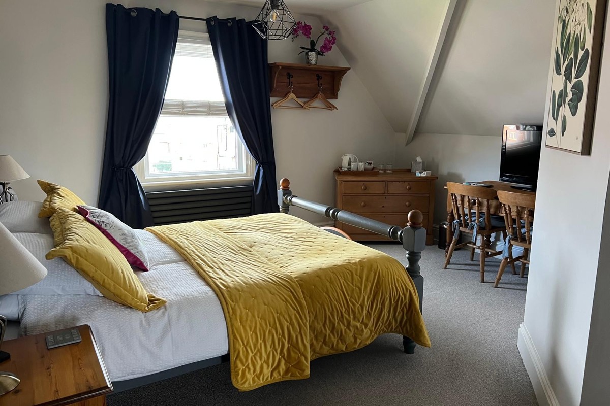 Worrallroom1