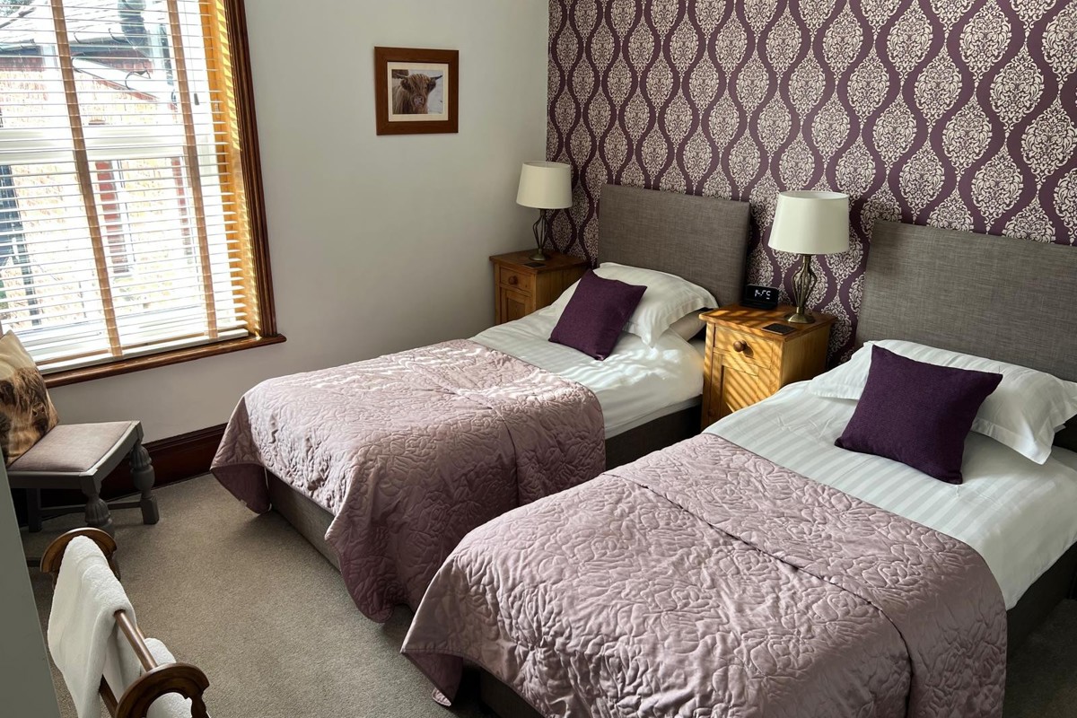 Darcyroom1